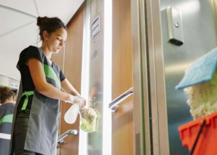 Reinigung der Gemeinschaftsbereiche von Gebäuden in Nürnberg 90402